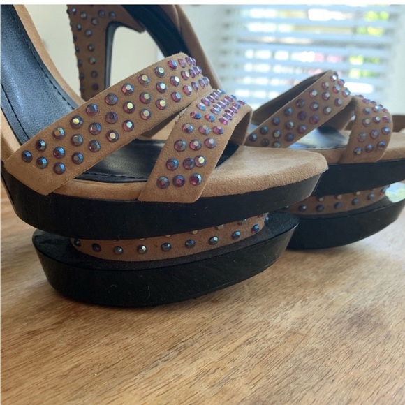 Jessica Simpson Celin Tan Suede/Rhinestone Double
Platform Sandal size 9.5 - Picture 2 of 12